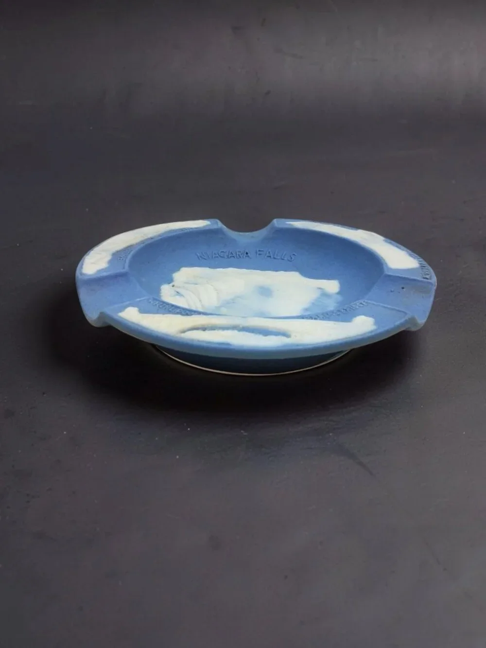 vintage 1940s sandstone blue/white niagara falls ashtray